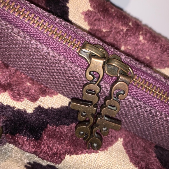 Gently Used Cake by Petunia Cosmopolitan Carryall - Picture 5 of 7